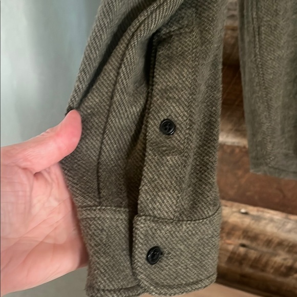 Faherty Olive Green Casual Button Down Shirt - Picture 4 of 6